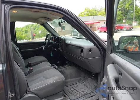 2005 Chevrolet Silverado 1500 Work Truck z USA, uszkodzony, nr VIN 1GCEK14V45Z116171